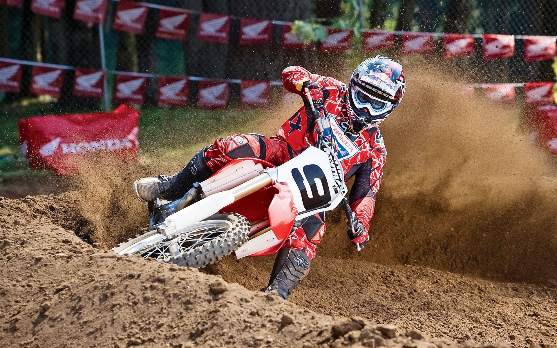sport terreno concorso corsa corridore fretta azione motocross sport pista bici auto traffico veloce fango casco atleta