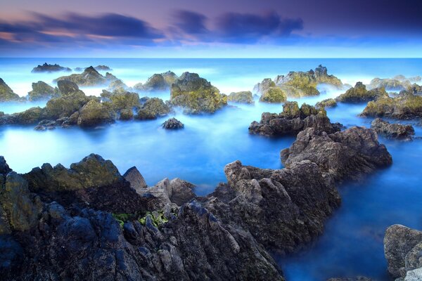 Mare emozionante con rocce