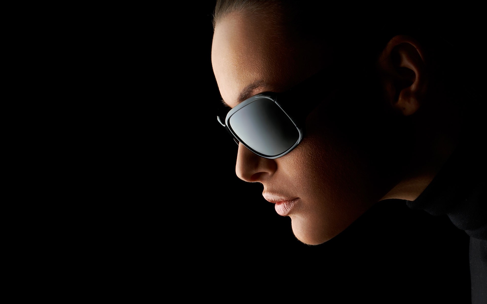 ritratto ragazza scuro viso donna bambino da solo studio uomo moda adulto occhiali da sole