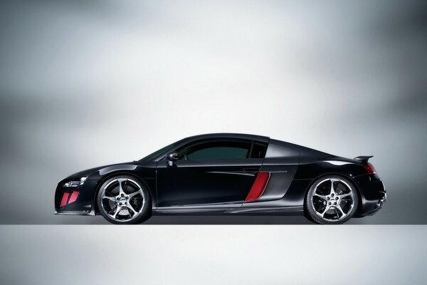 Audi sportiva a due porte nera