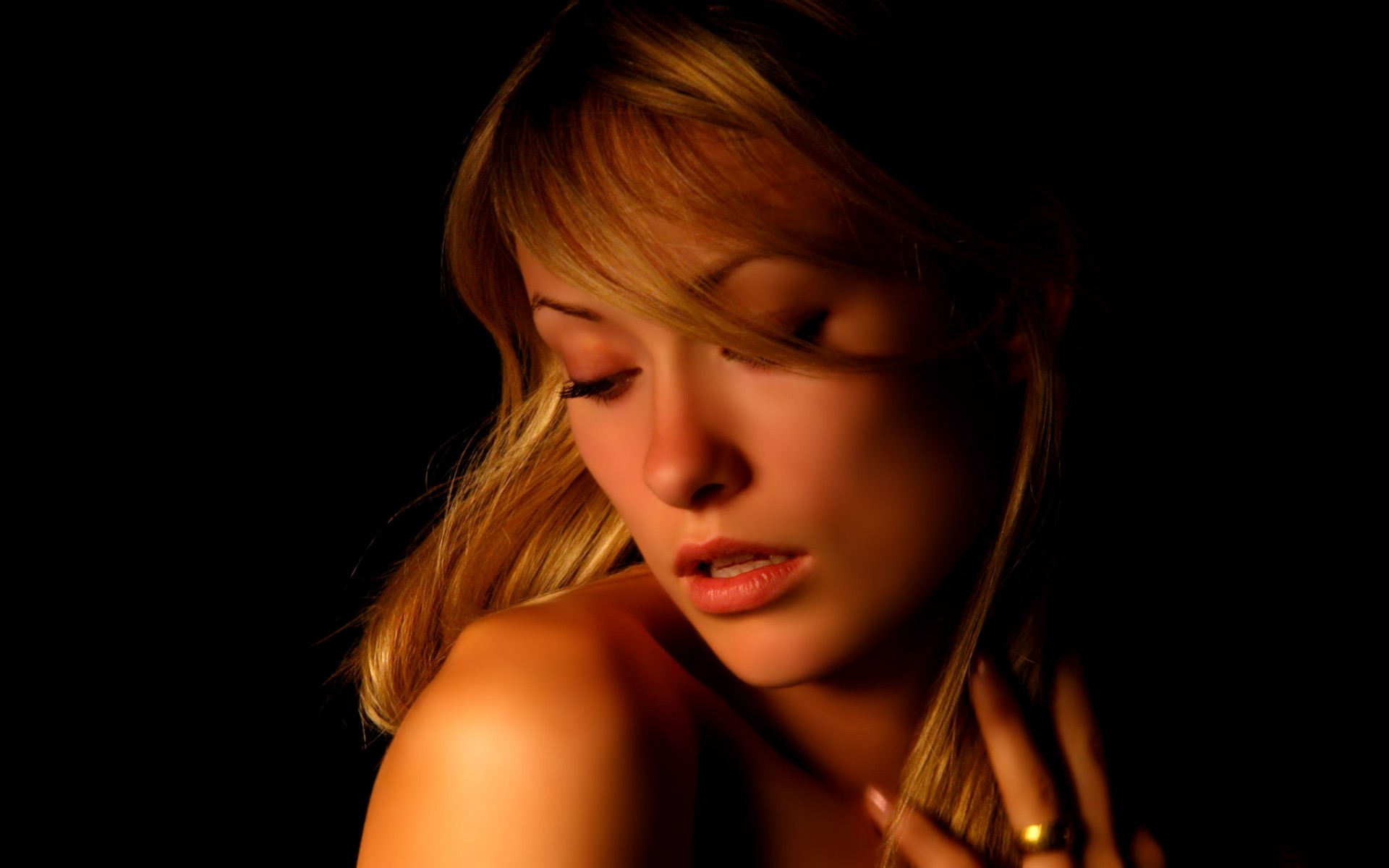 donna ritratto ragazza moda sexy glamour scuro bella uno nudo