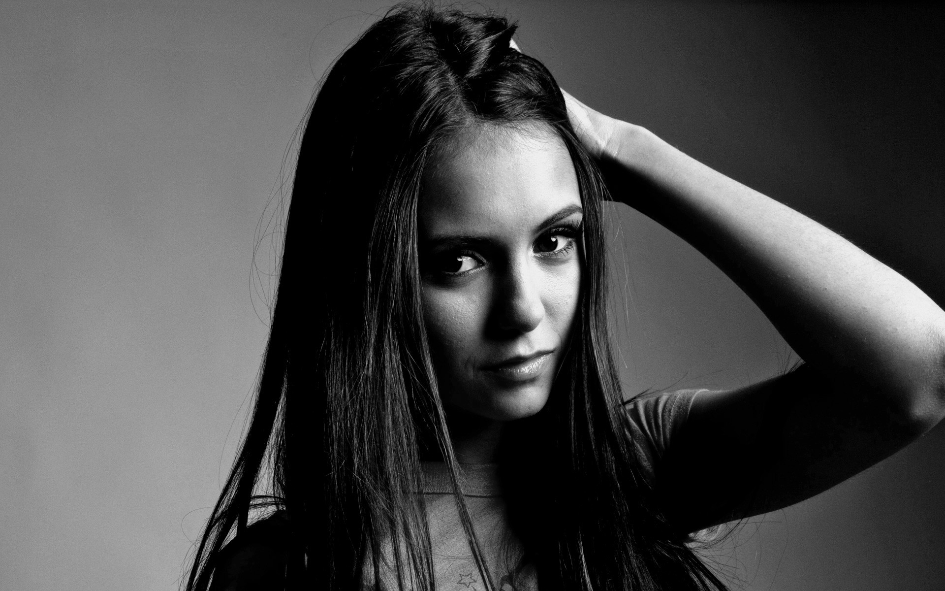 ragazza ritratto donna monocromatico moda modello studio sexy glamour da solo adulto viso occhio nudo capelli elena gilbert