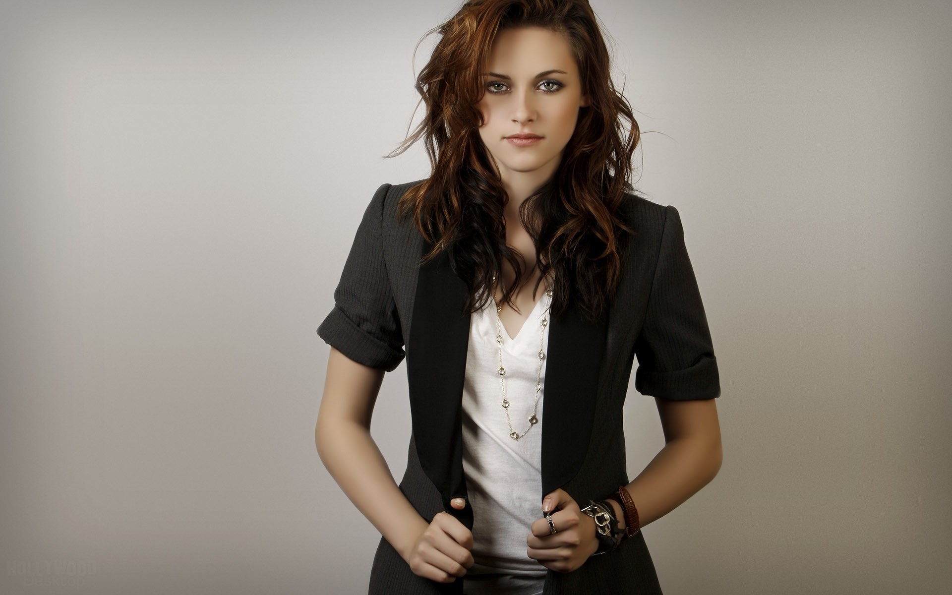 moda donna sexy glamour ritratto modello ragazza bella elegante carino labbra giovane