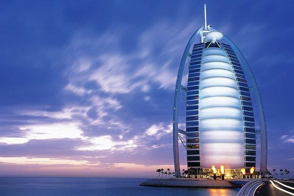 L Hotel Sail è uno dei più costosi di Dubai