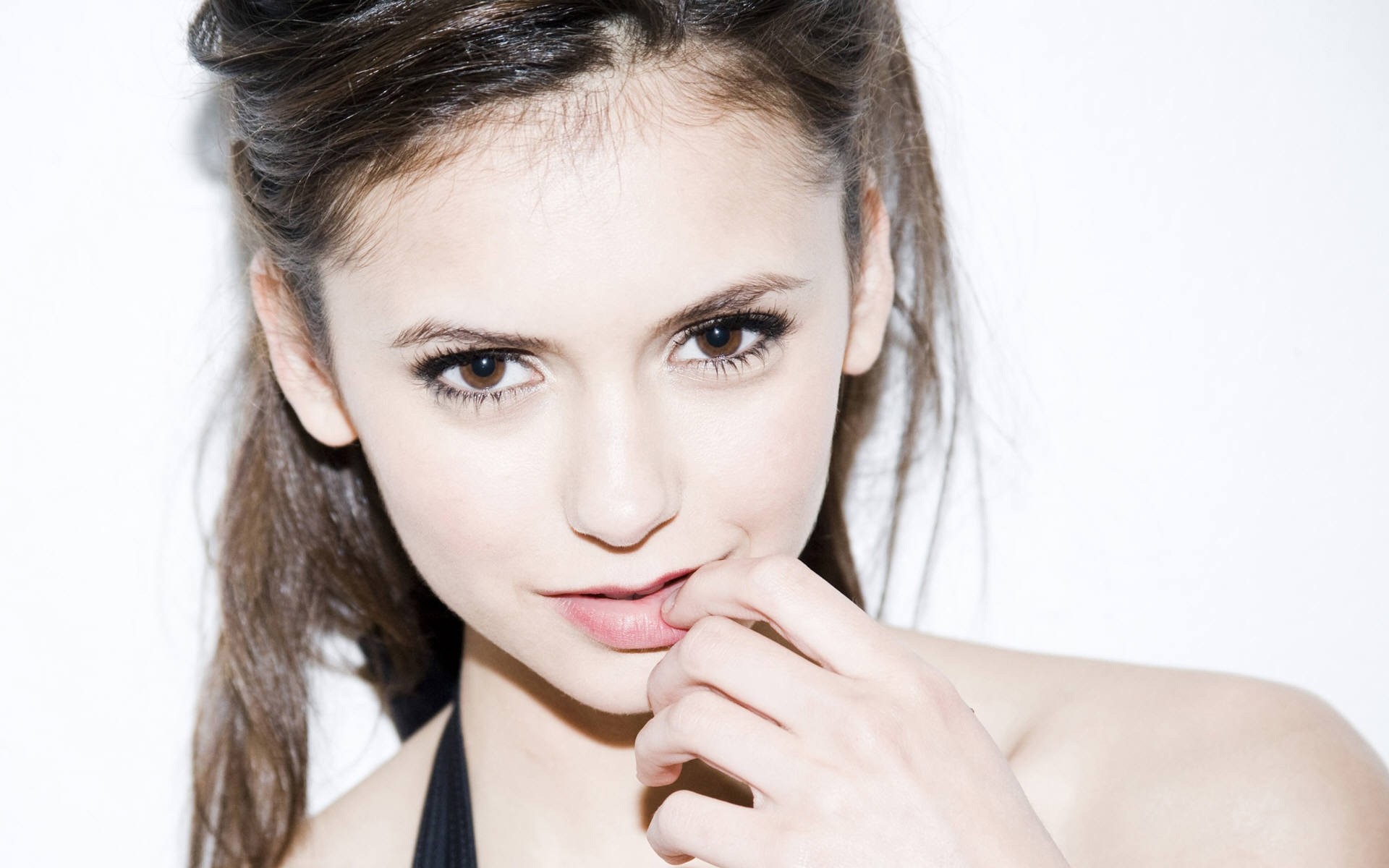 donna moda glamour sexy pelle bella occhio elegante ritratto labbra carino giovane capelli