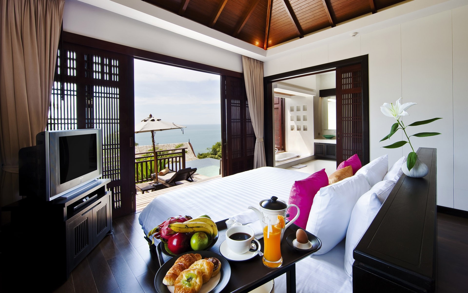 tavolo interno mobili finestra camera sedia casa famiglia moderno interno lusso pavimento hotel luogo interior design appartamento lampada divano architettura frutta cibo