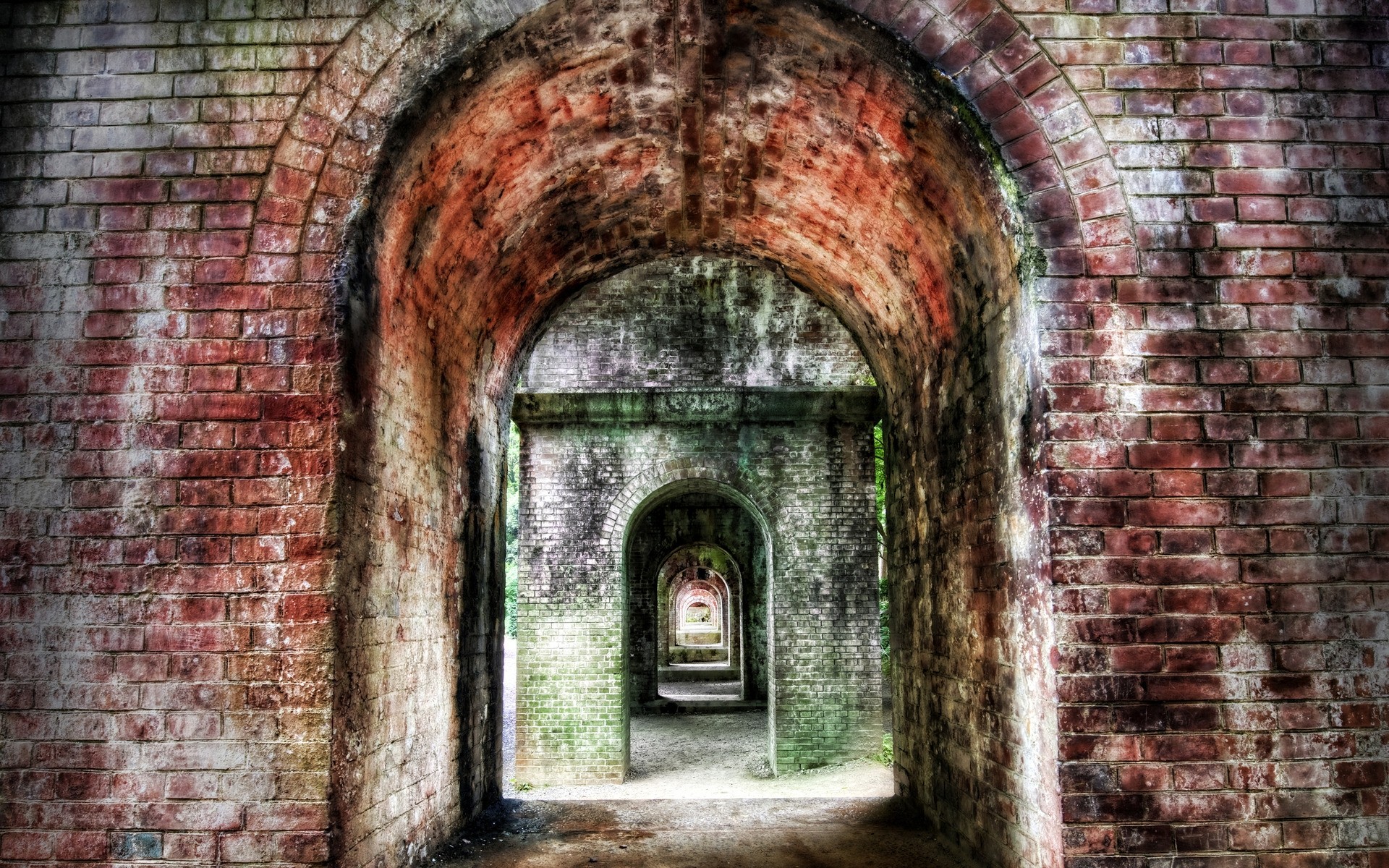 architettura della parete vecchio arco casa di mattoni di pietra ingresso gotico antico porta finestra esterno di viaggio di costruzione cancello urbano antico colori