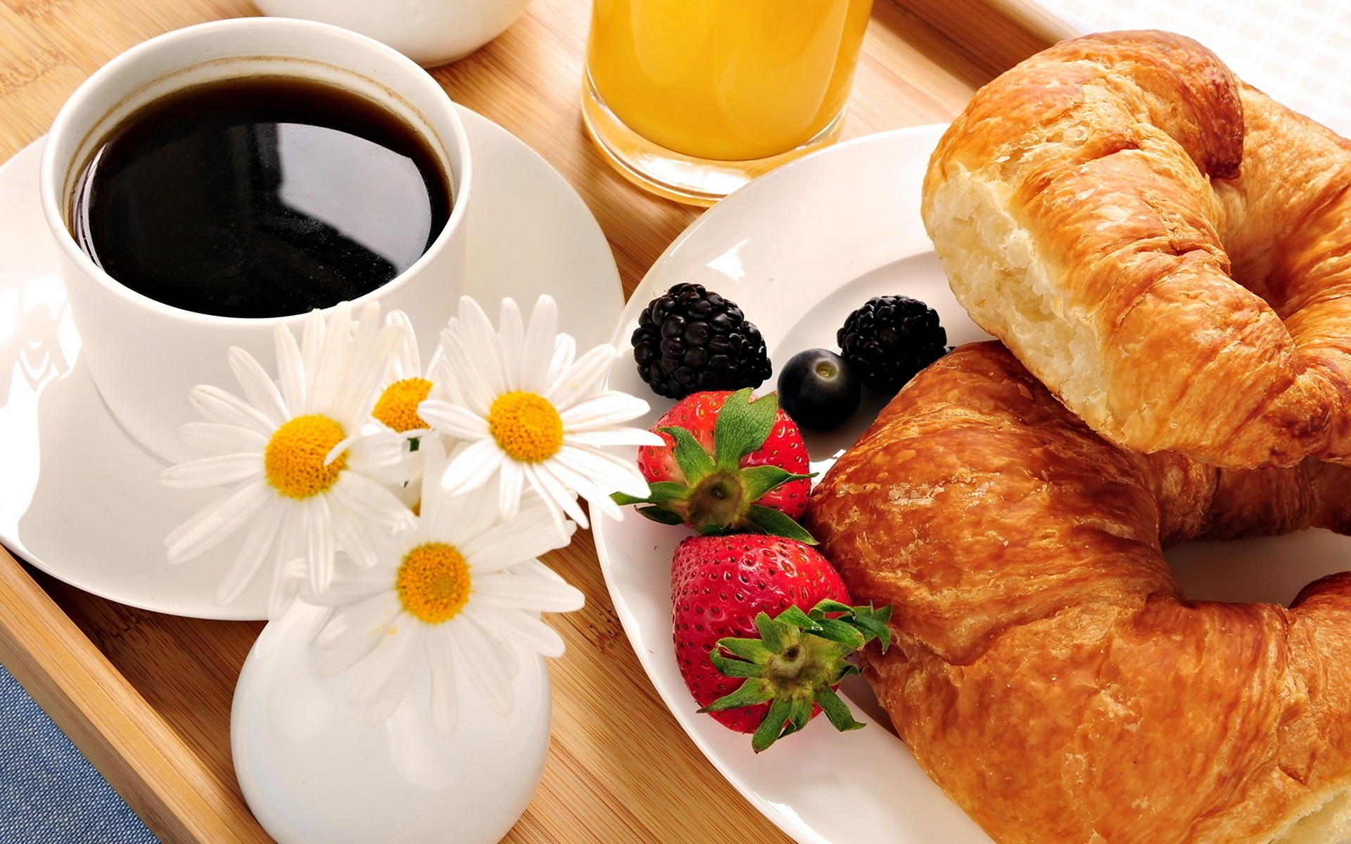 colazione caffè alba tazza delizioso cibo caldo croissant bere zucchero dolce pasticceria espresso piastra marmellata rinfresco pane piattino tradizionale fragola succo cibo