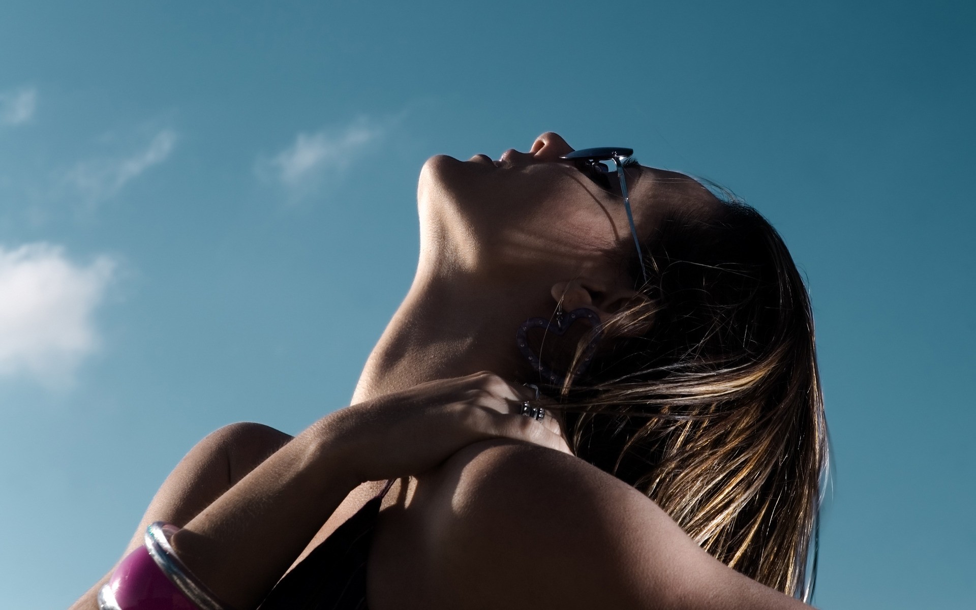 donna ragazza nudo moda sexy ritratto modello cielo da solo glamour amore erotico adulto spiaggia sole capelli vista laterale pelle all aperto