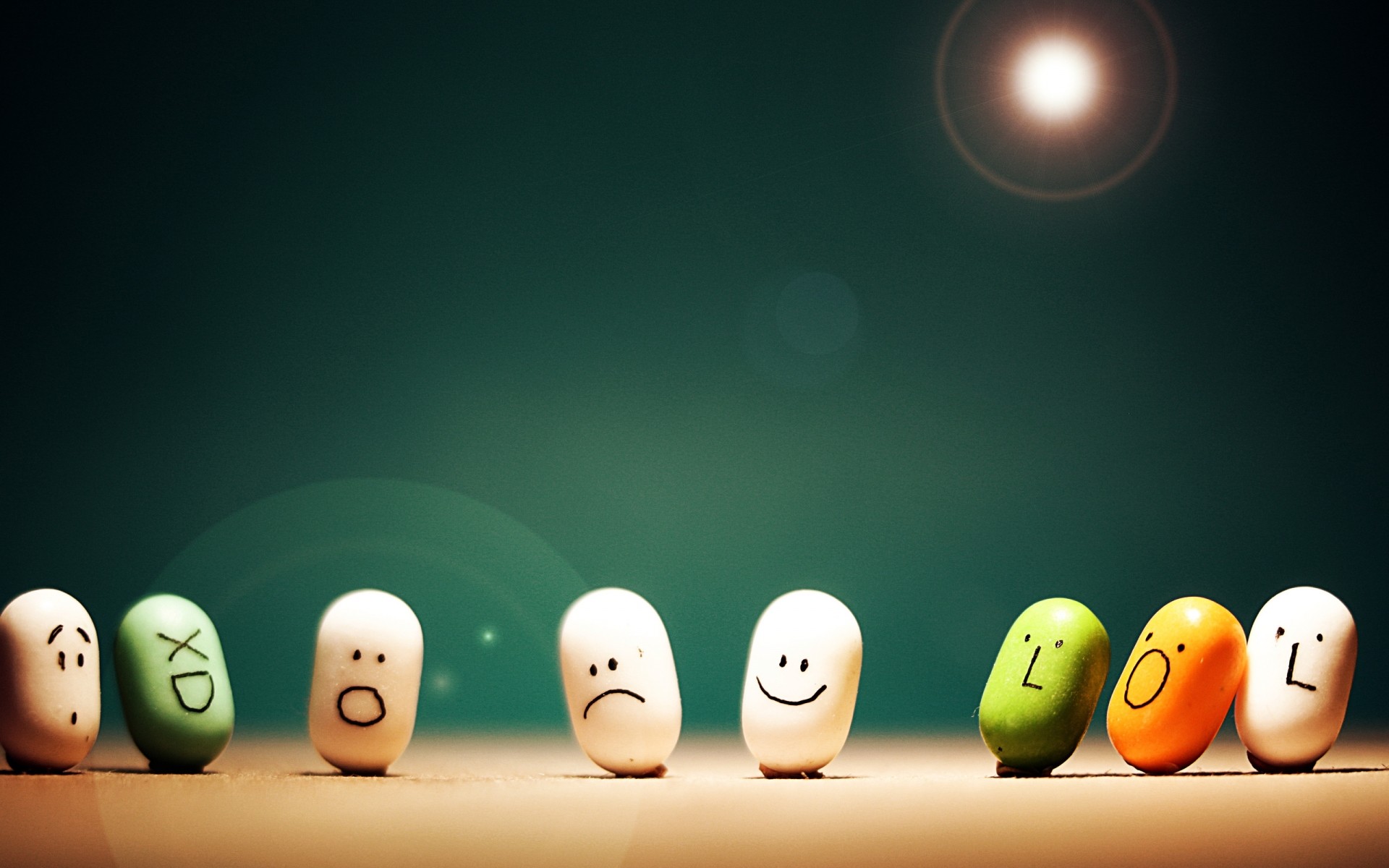 desktop felice triste guardando ridendo