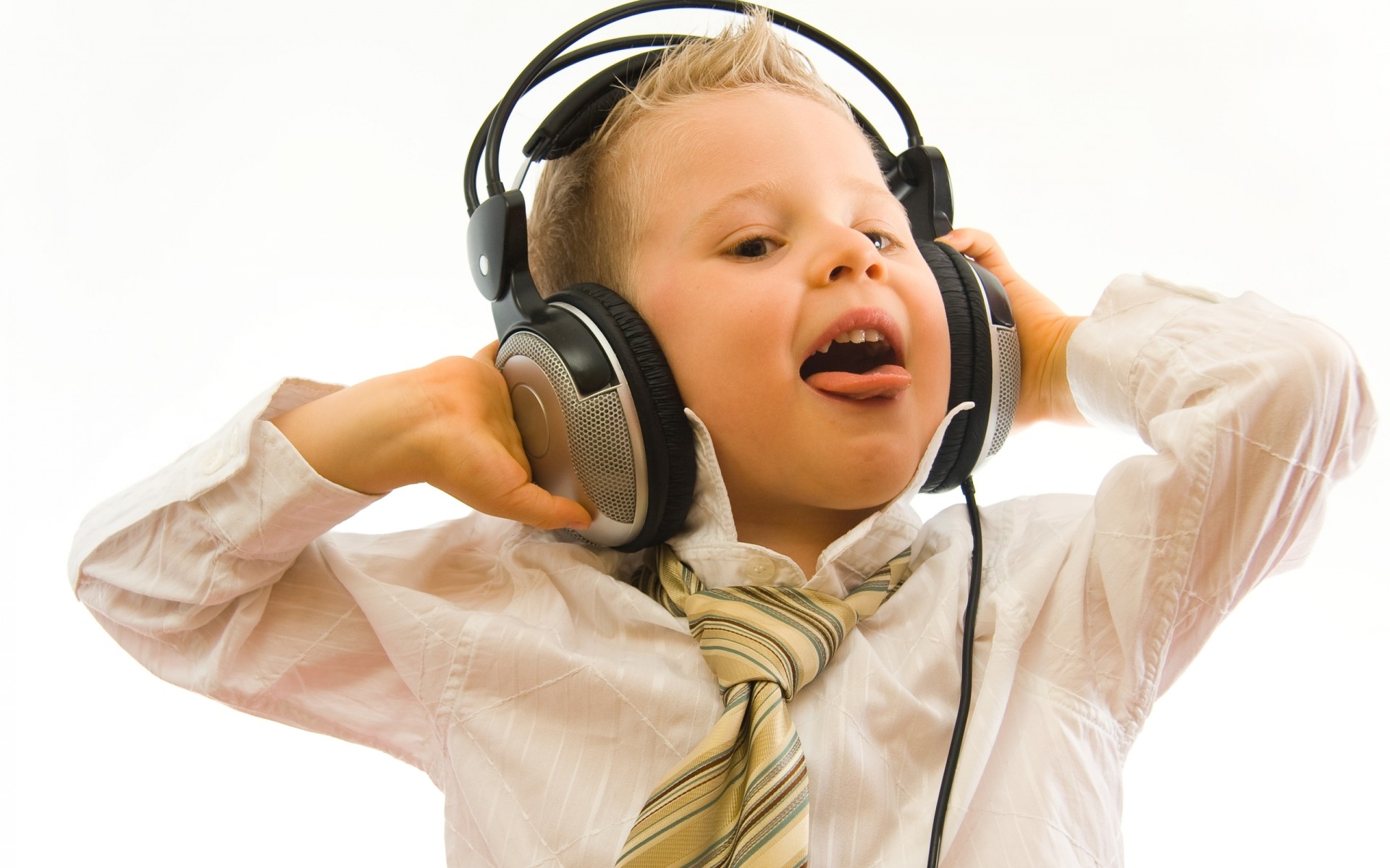 musica isolato auricolare bambino giovane suono divertimento carino riposo relax bella piacere donna telefono uno gioia bambini uomo