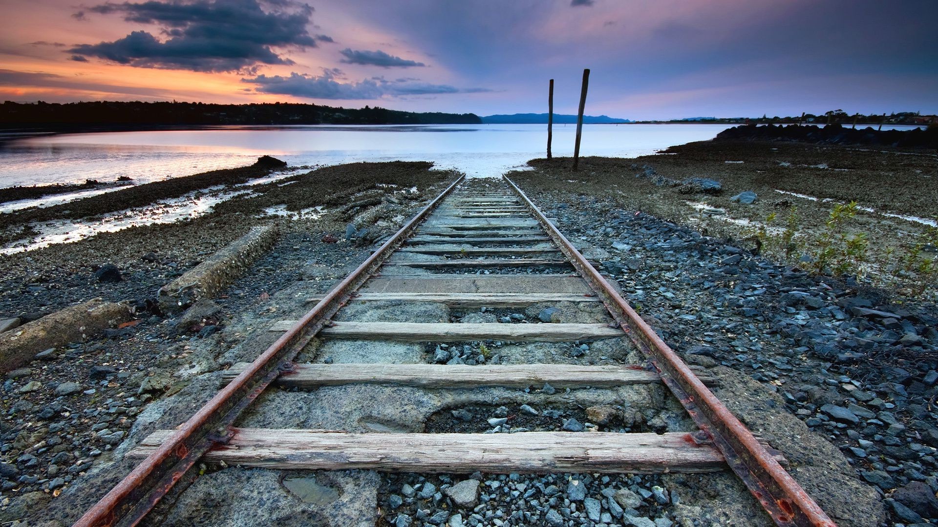 strada ferrovia treno pista viaggi guida cielo ghiaia sistema di trasporto all aperto prospettiva linea lungo paesaggio ferro piattaforma acciaio
