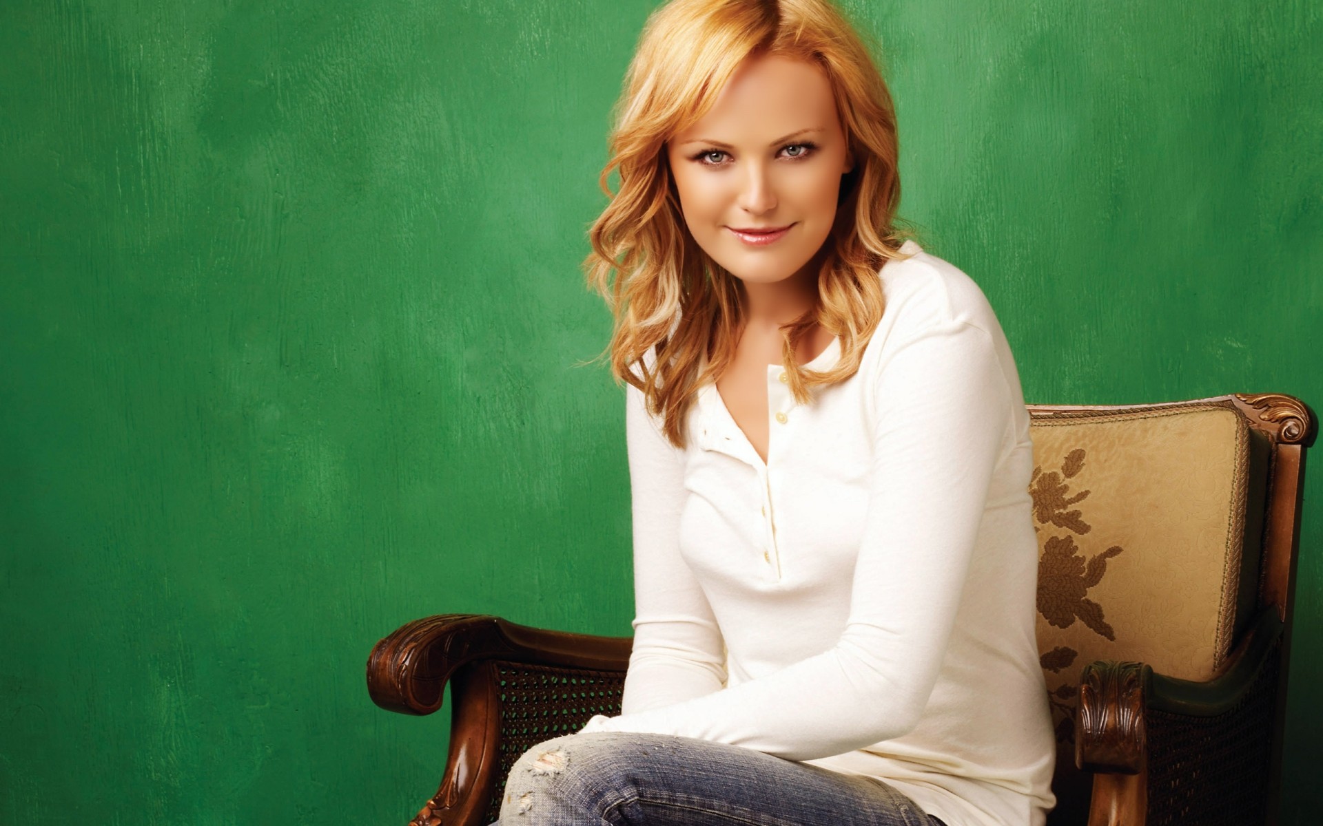 donna da solo ritratto adulto indossare al chiuso sedersi ragazza attrice foto foto foto