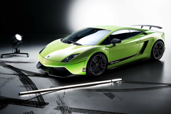 Lamborghini sportivo verde