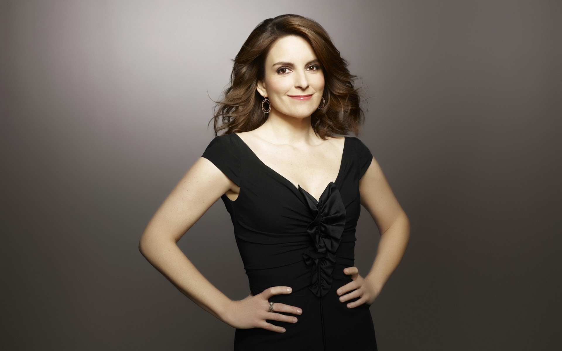 moda donna ritratto glamour sexy bella modello ragazza elegante carino studio capelli labbra uno giovane