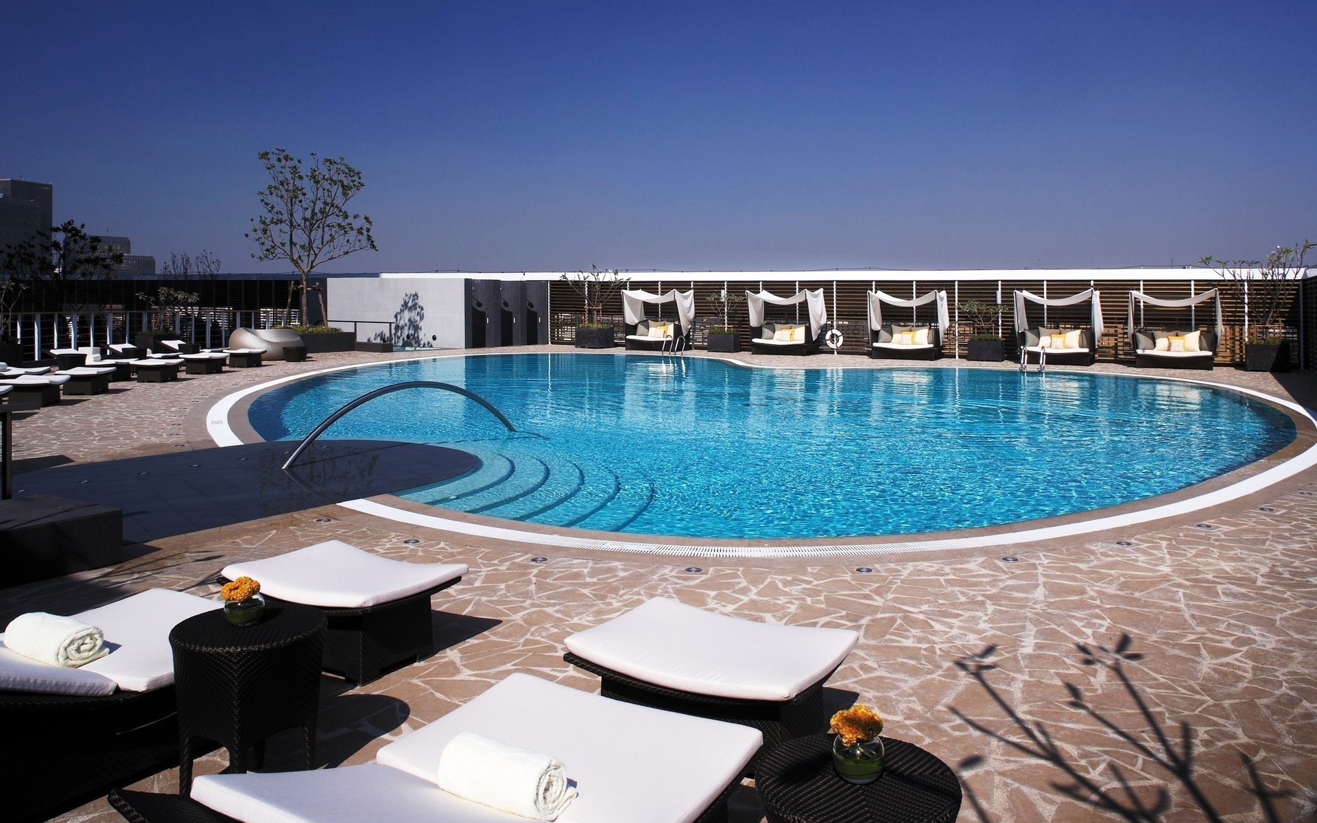 piscina acqua nuoto lusso viaggi piscina hotel tempo libero sedia a bordo piscina tempo libero vacanza resort moderno all aperto cielo estate relax design sfondo