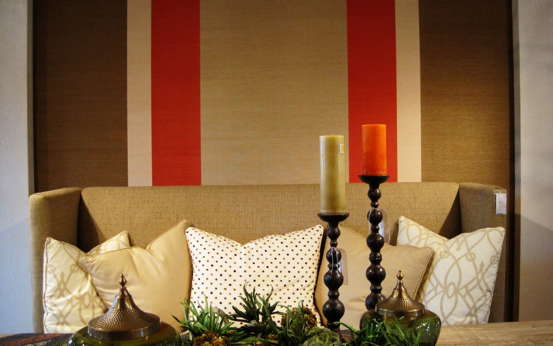 mobili interni camera candela interior design luogo lampada tavolo relax lusso hotel decorazione sedia accogliente divano famiglia candela legno still life parete