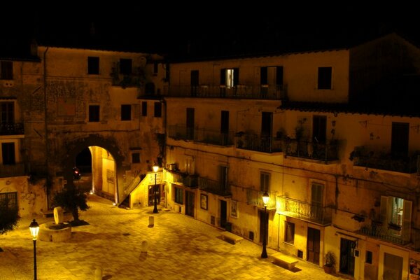 Paesaggio urbano serale Italiano