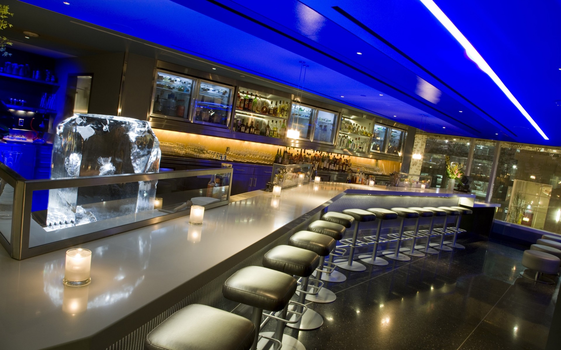 aeroporto riflessione sughero affari interno città viaggi scala mobile luce urbano casa centro commerciale hotel sistema di trasporto architettura ristorante interno treno sedie candele bevande mobili vetro