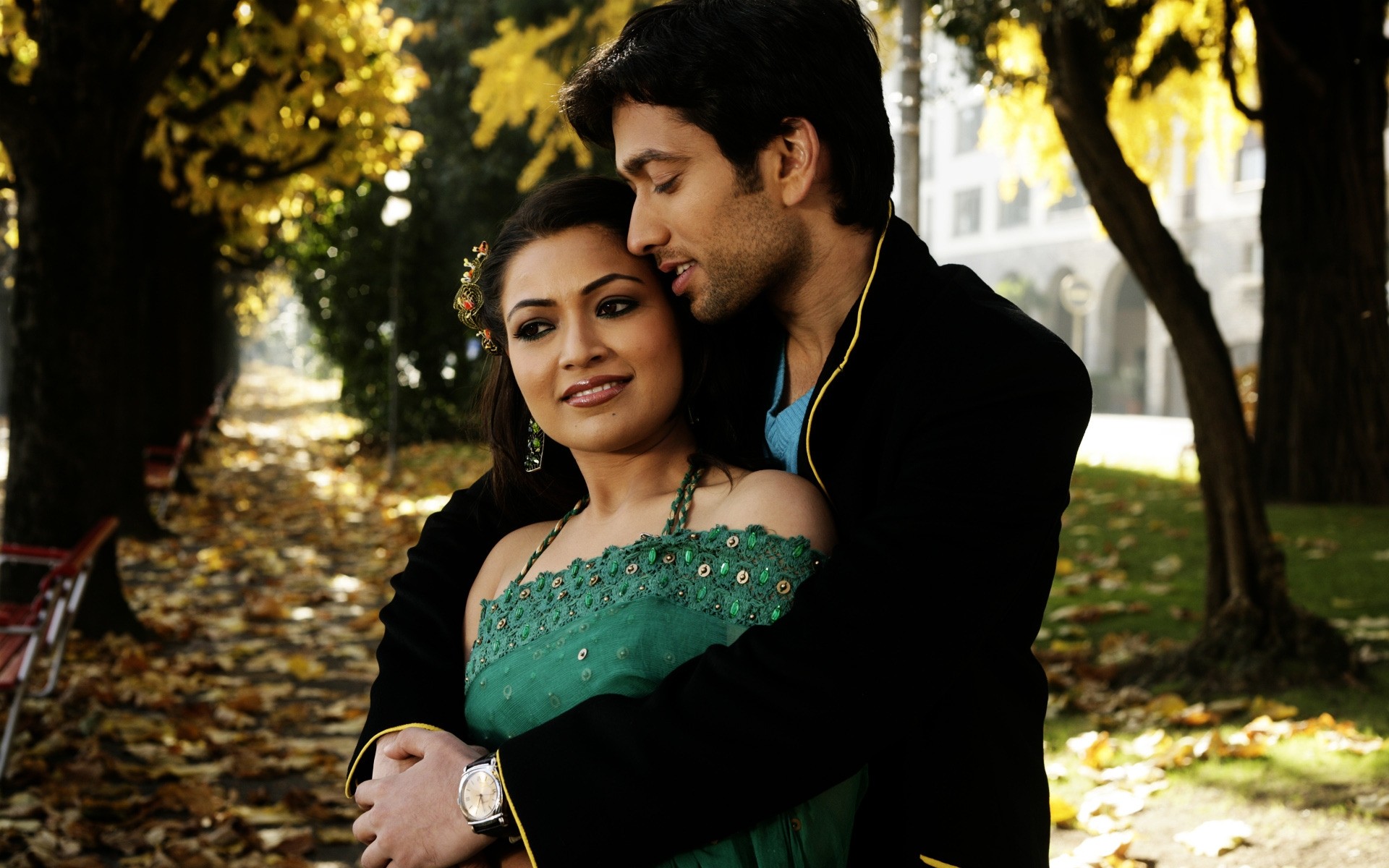 donna all aperto due amore espressione facciale ritratto matrimonio adulto uomo parco ragazza indossare amita pathak nakuul mehta coppia bollywood hug