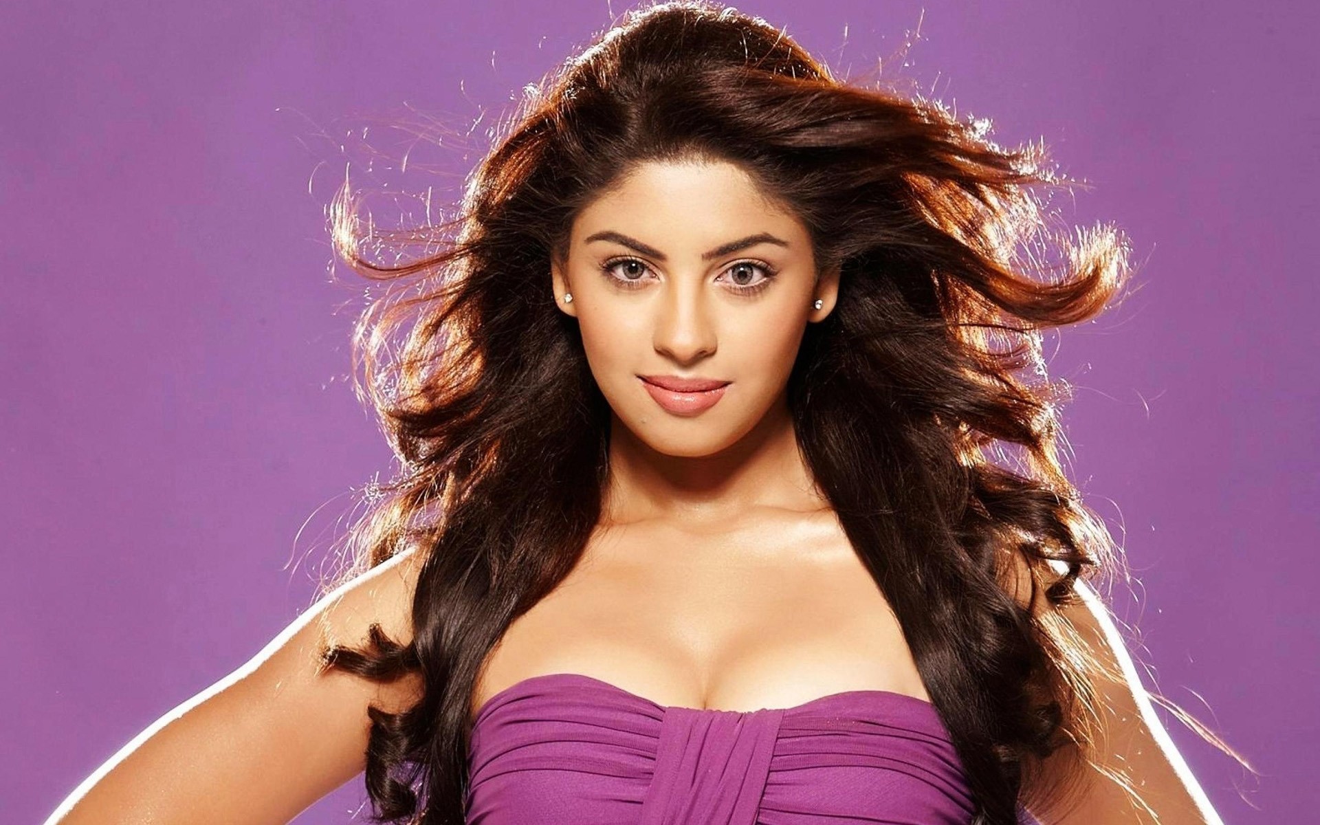 moda modello donna glamour ritratto ragazza sexy capelli bella acconciatura pelle vento stile lusso attrice indiana richa gangopadhyay babe