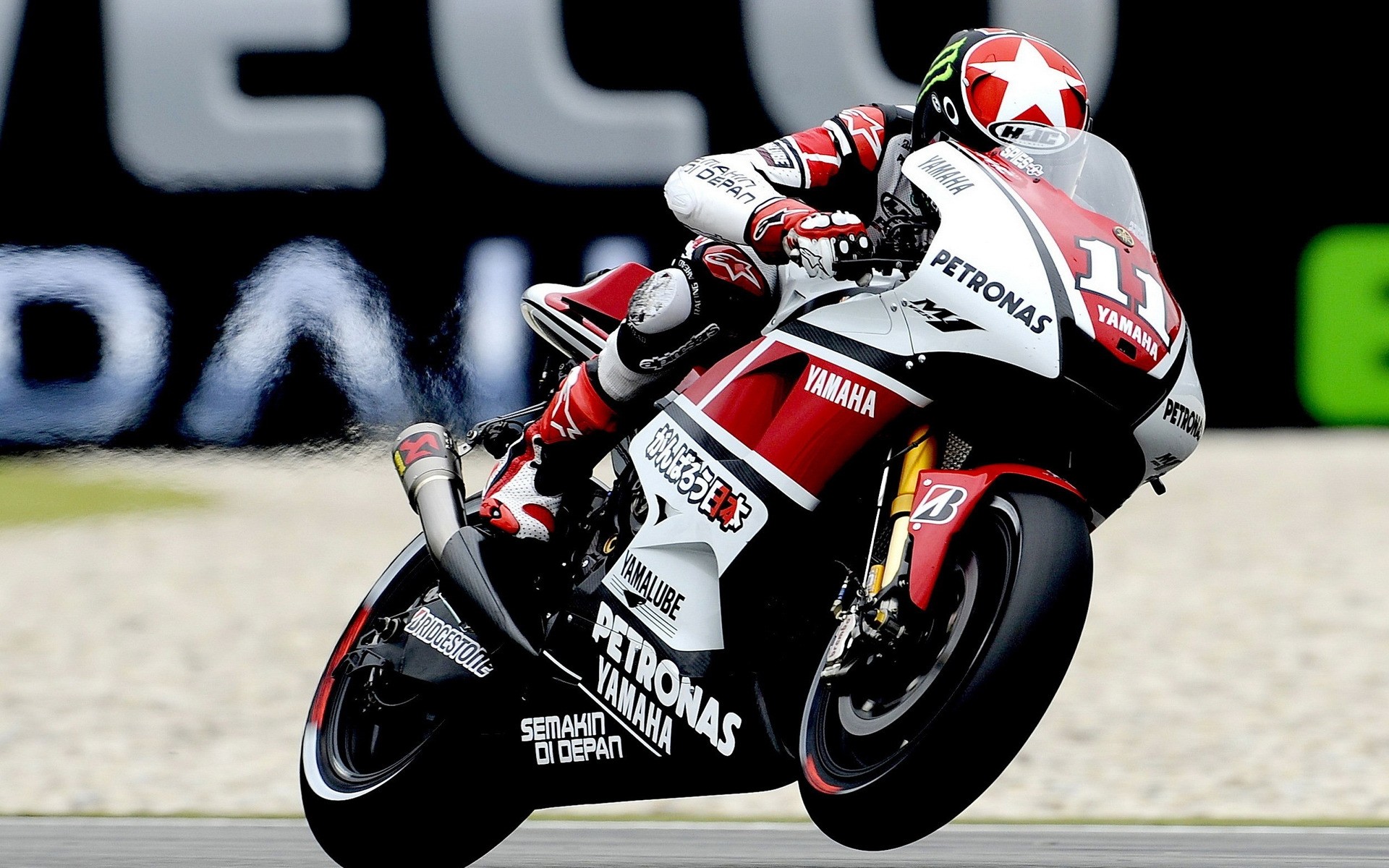 sport corsa bici pista campionato veloce correre guidare auto concorso circuito squadra pneumatici pilota potenza giro pilota sponsor velocità