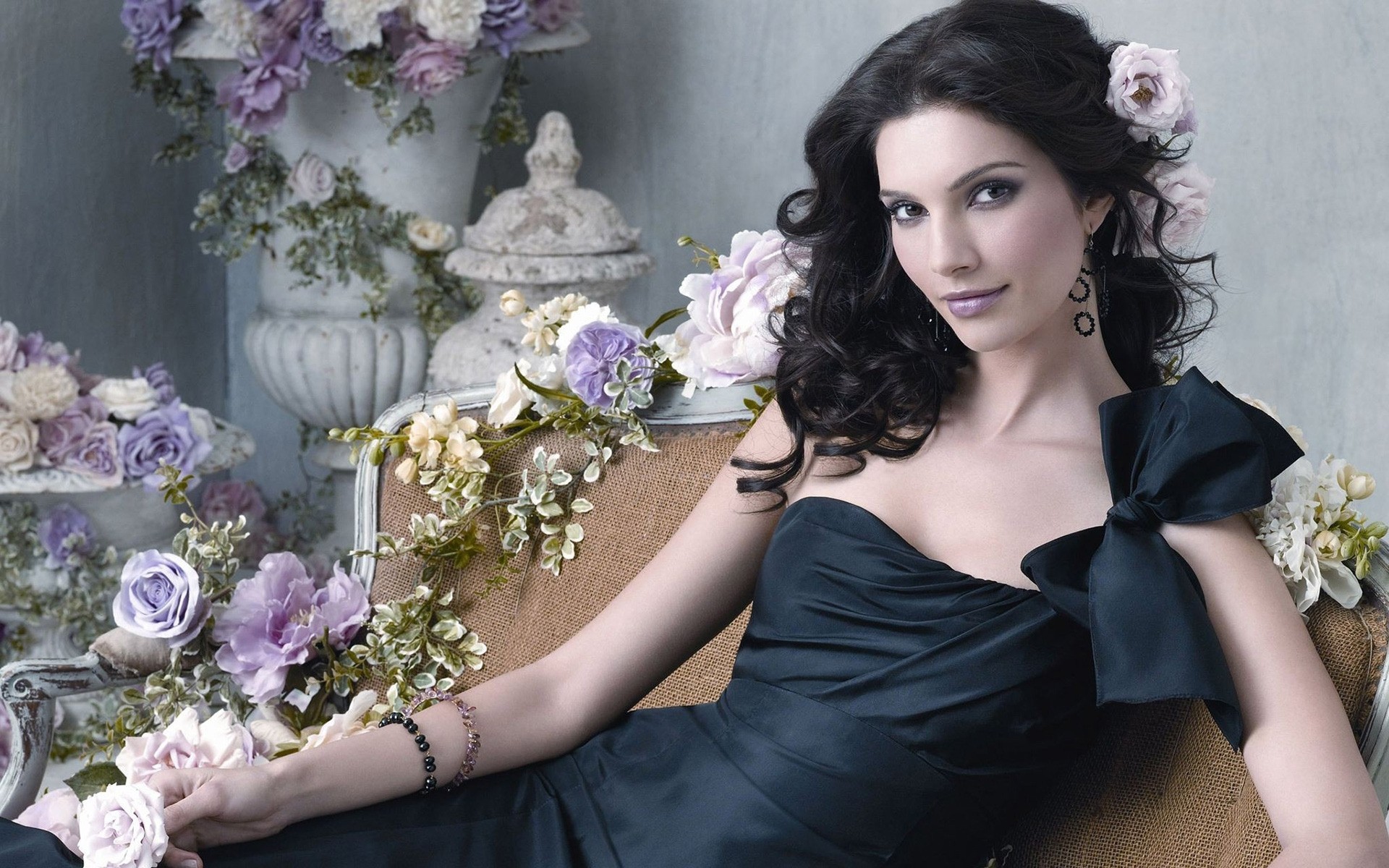 sposa bouquet matrimonio fiore rosa donna vestito bella composizione floreale velo moda ritratto elegante adulto cerimonia romantico amore modello da sposa attrice celebrità alana garza foto alana garza foto alana de la garza