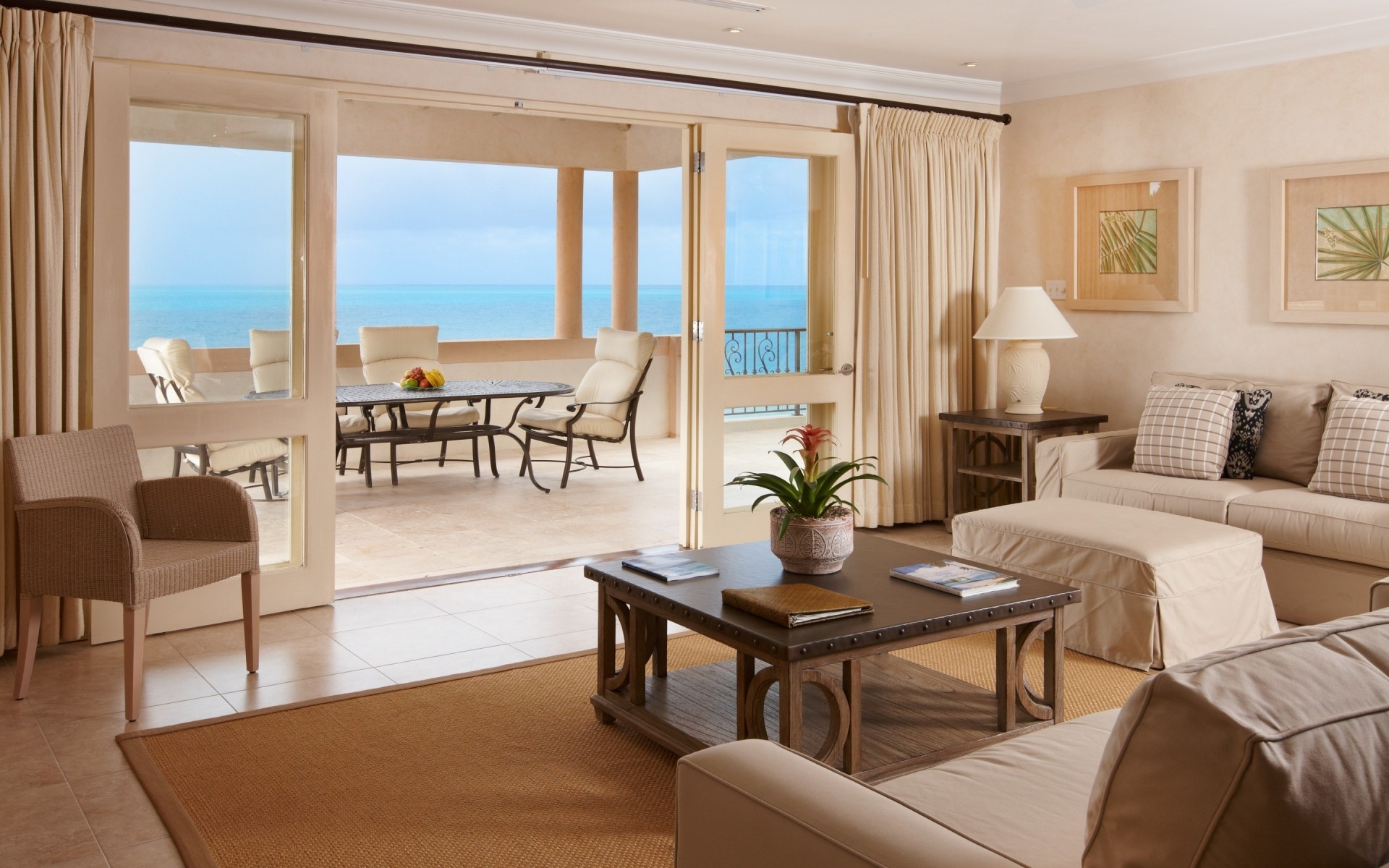 mobili camera coperta finestra tavolo interior design casa sedia sedile moderno pavimento tappeto lampada lusso casa appartamento divano camera da letto letto cuscino attico