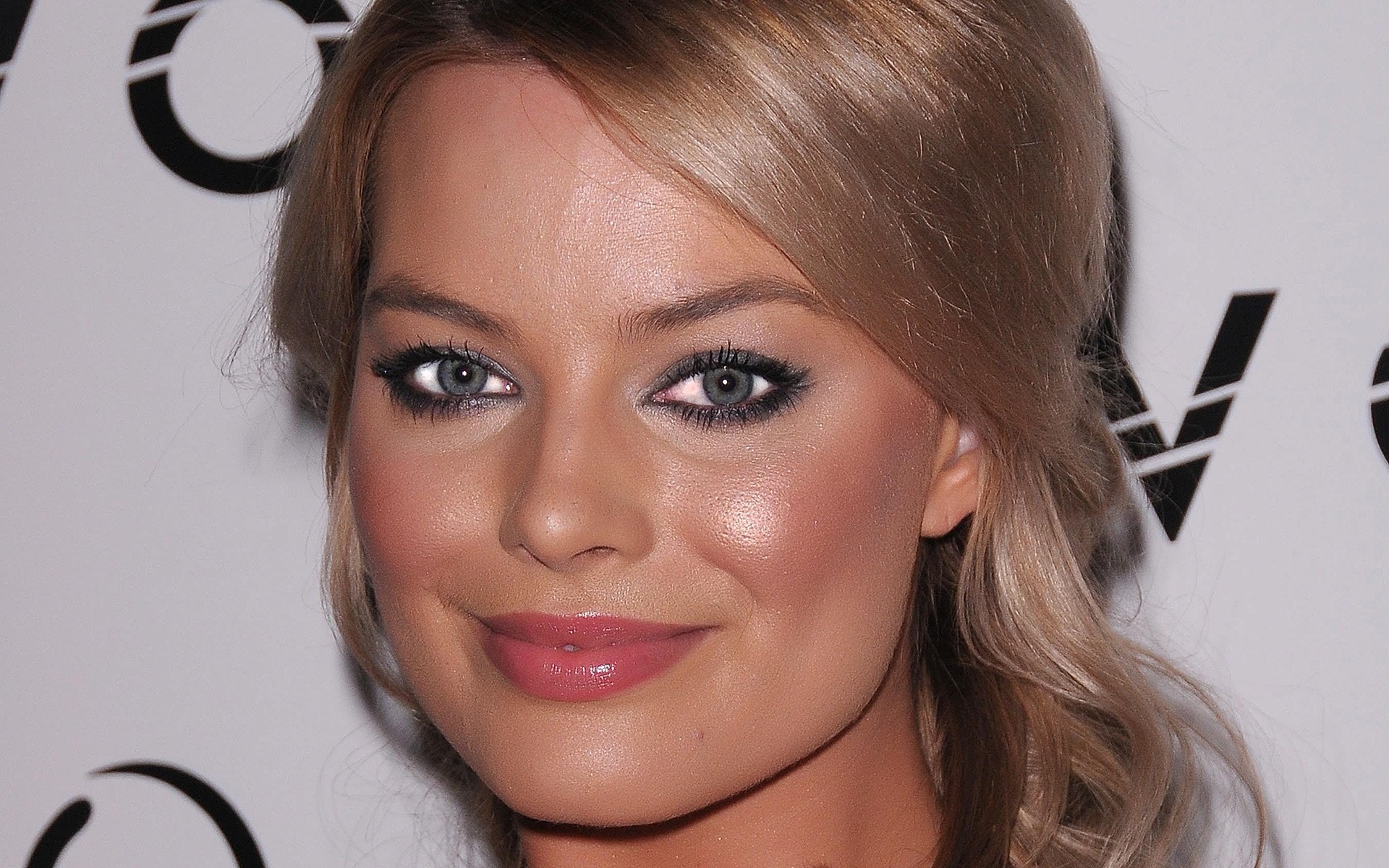 donna moda promozione margot robbie