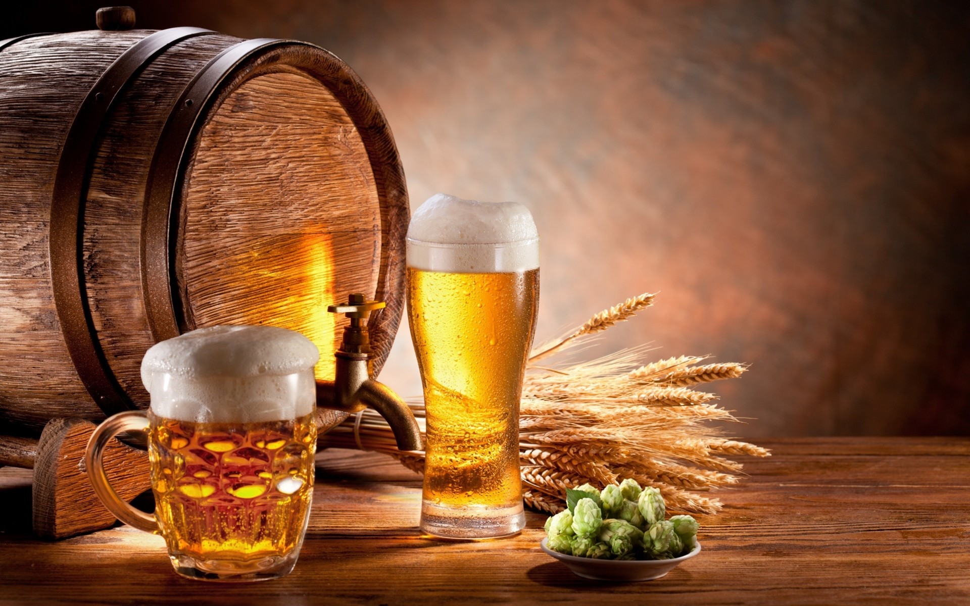 birra alcool bere barile vetro birrificio lager keg pub bar liquore ale malto legno bottiglia cantina tazza whisky schiuma
