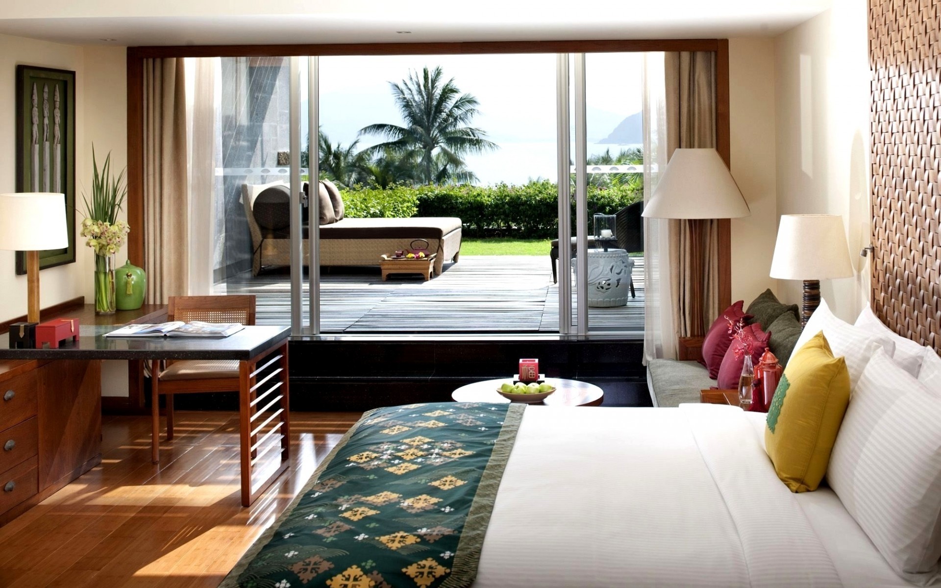 mobili camera coperta finestra letto tavolo camera da letto lampada interior design casa sedile sedia hotel pavimento casa lusso tappeto appartamento tenda moderno