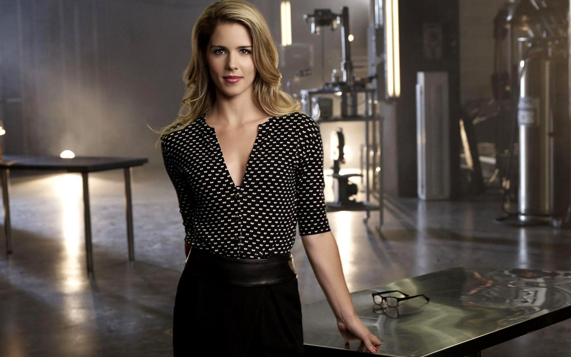 adulto donna ritratto interno moda singolo business modello indossare camera alla moda bionda babe emily bett celebrità celebrità