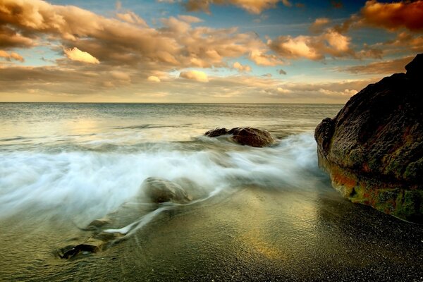 Fantastiche nuvole sul mare