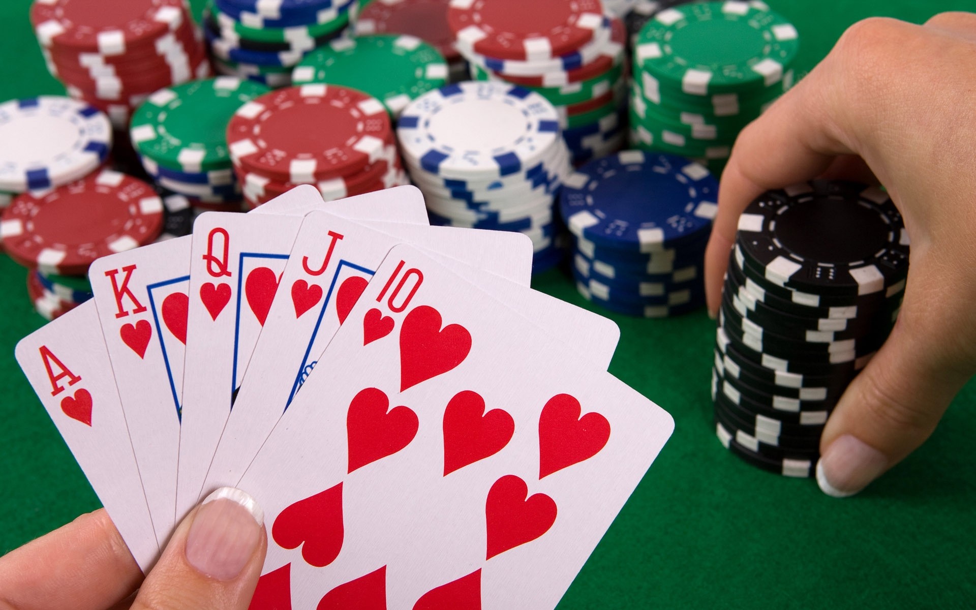 poker casinò possibilità gioco d azzardo asso fortuna blackjack rischio giocatore d azzardo giocare fortunato roulette infilare chip riposo pala vincere dadi ponte gioco mano chip soldi