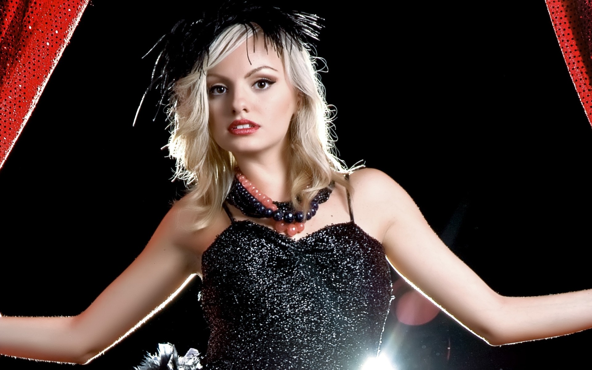 donna moda sexy bella glamour giovane da solo ritratto adulto ragazza romania cantante danza bella