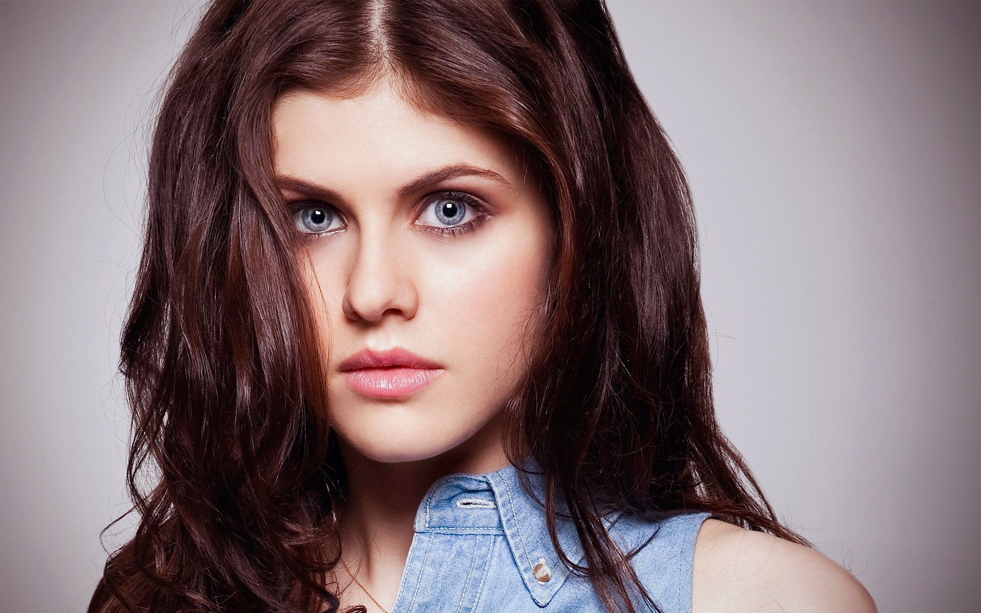 donna moda glamour ritratto sexy occhio bella labbra elegante ragazza pelle alexandra daddario