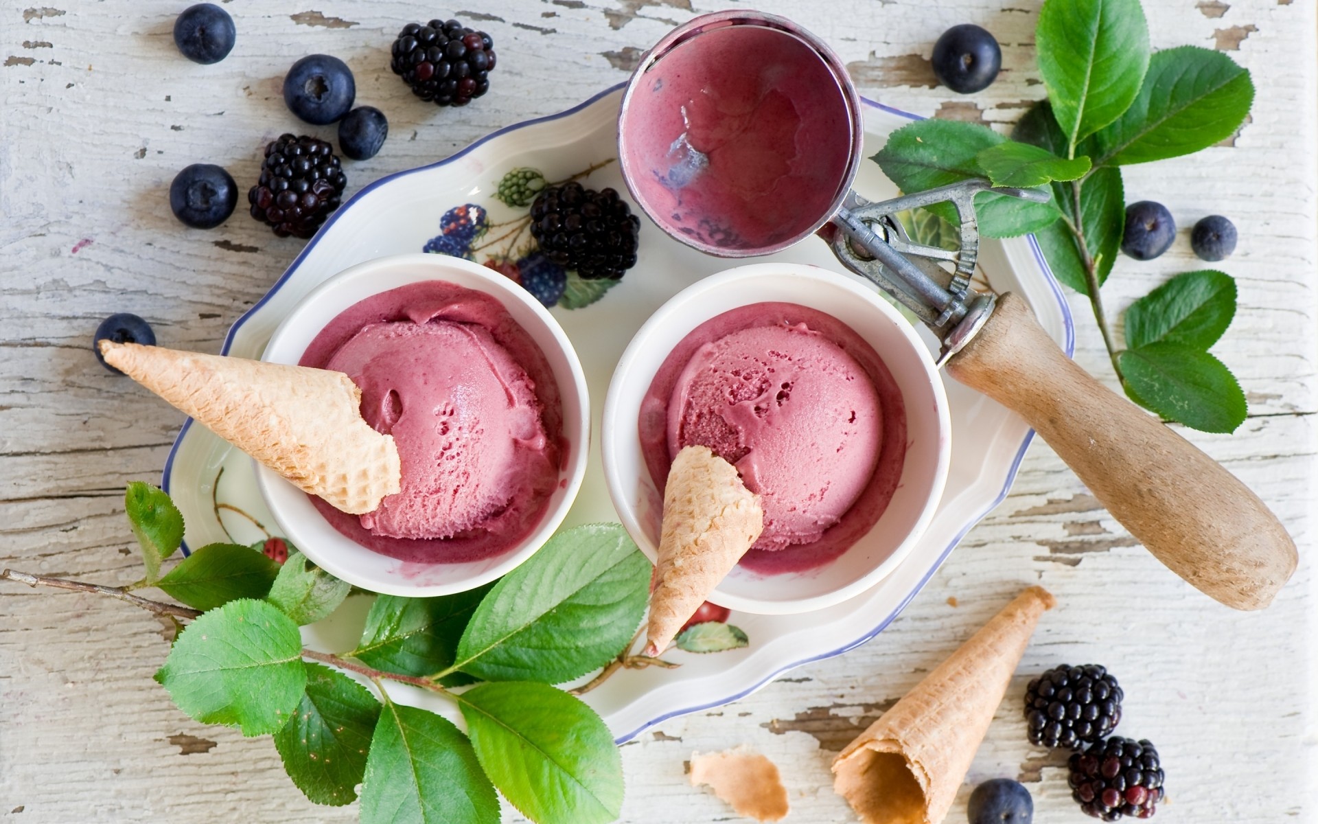 cibo foglia crema sano frutta menta delizioso dolce estate salute cremoso di legno di legno fragola epicuro gelato bacche cialde
