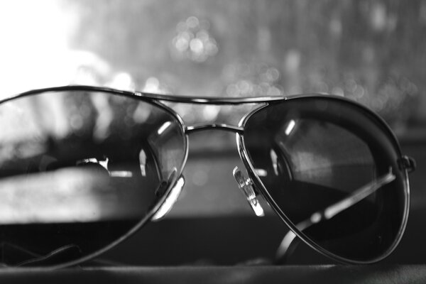 Foto in bianco e nero occhiali da sole