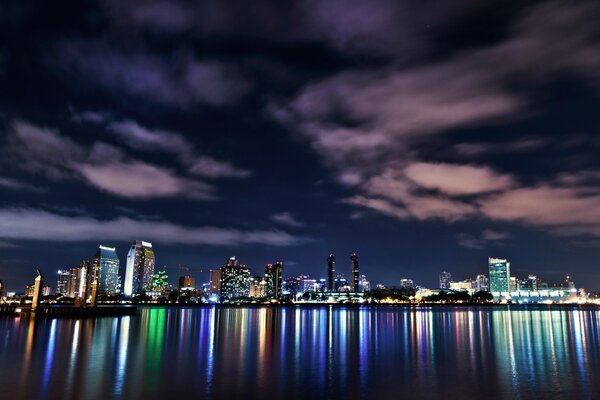 Londra skyline di notte