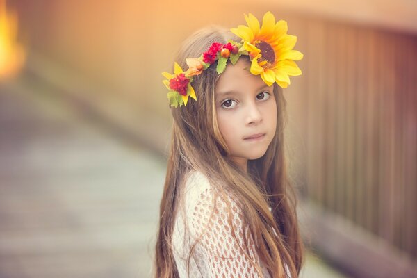 Ragazza autunno - moda per bambini dalla natura