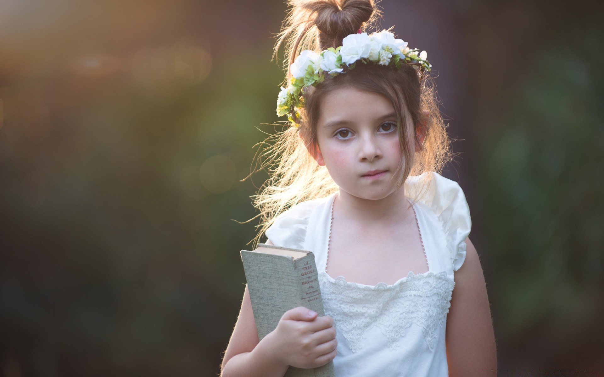 bambini bambino all aperto da solo ragazza natura donna ritratto parco estate luce del giorno