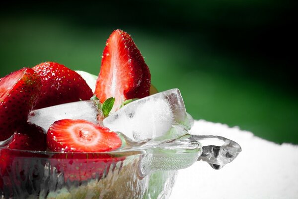 Cibo dolce, bacche-fragole