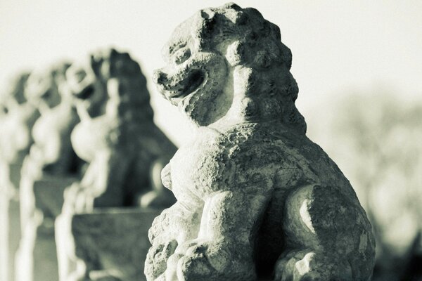 Sculture sulle colonne Cina