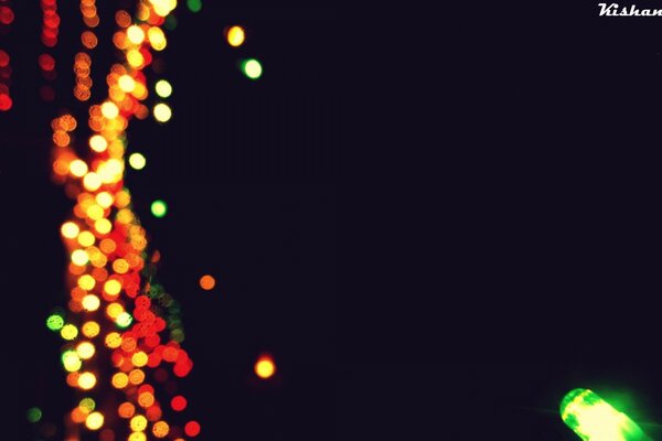 Screensaver scuro con luci di Natale