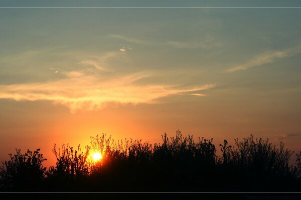 Sole al tramonto e all alba-bellezza