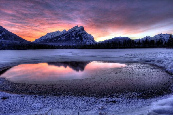 Tramonto lago alba acqua