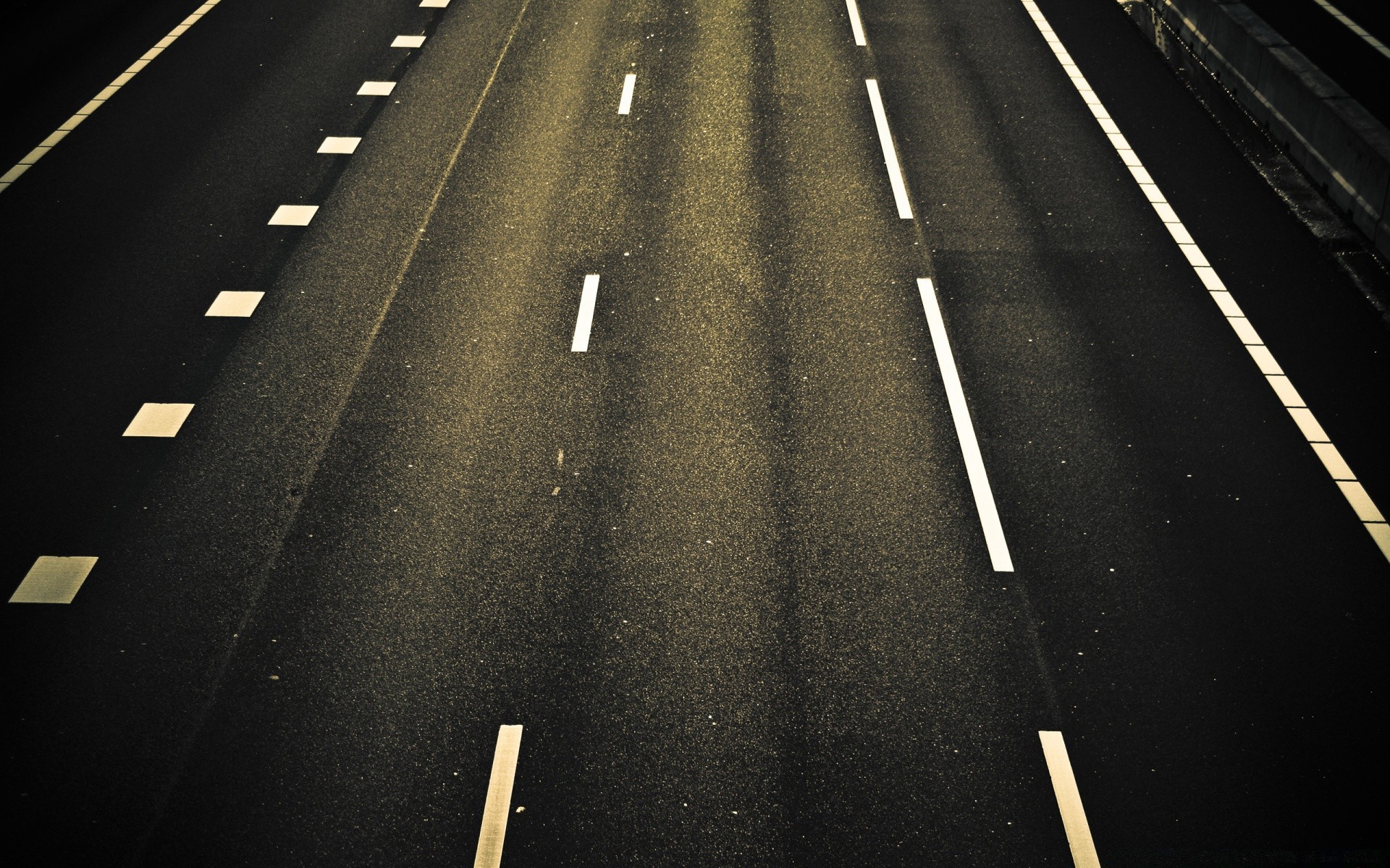 stile urbano sistema di trasporto strada strada sfocatura traffico auto luce auto scuro veloce autostrada guida traffico fretta linea azione pista vuoto viaggi