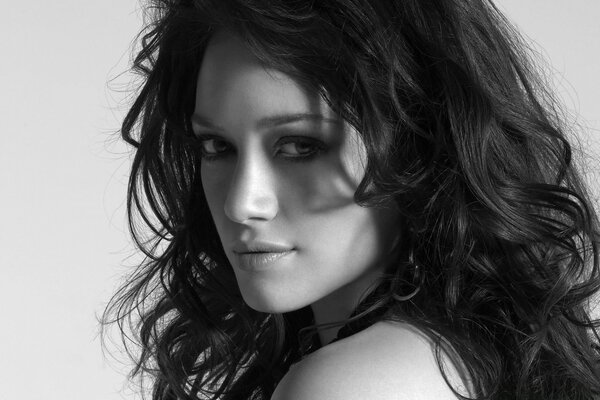 Foto in bianco e nero della giovane attrice