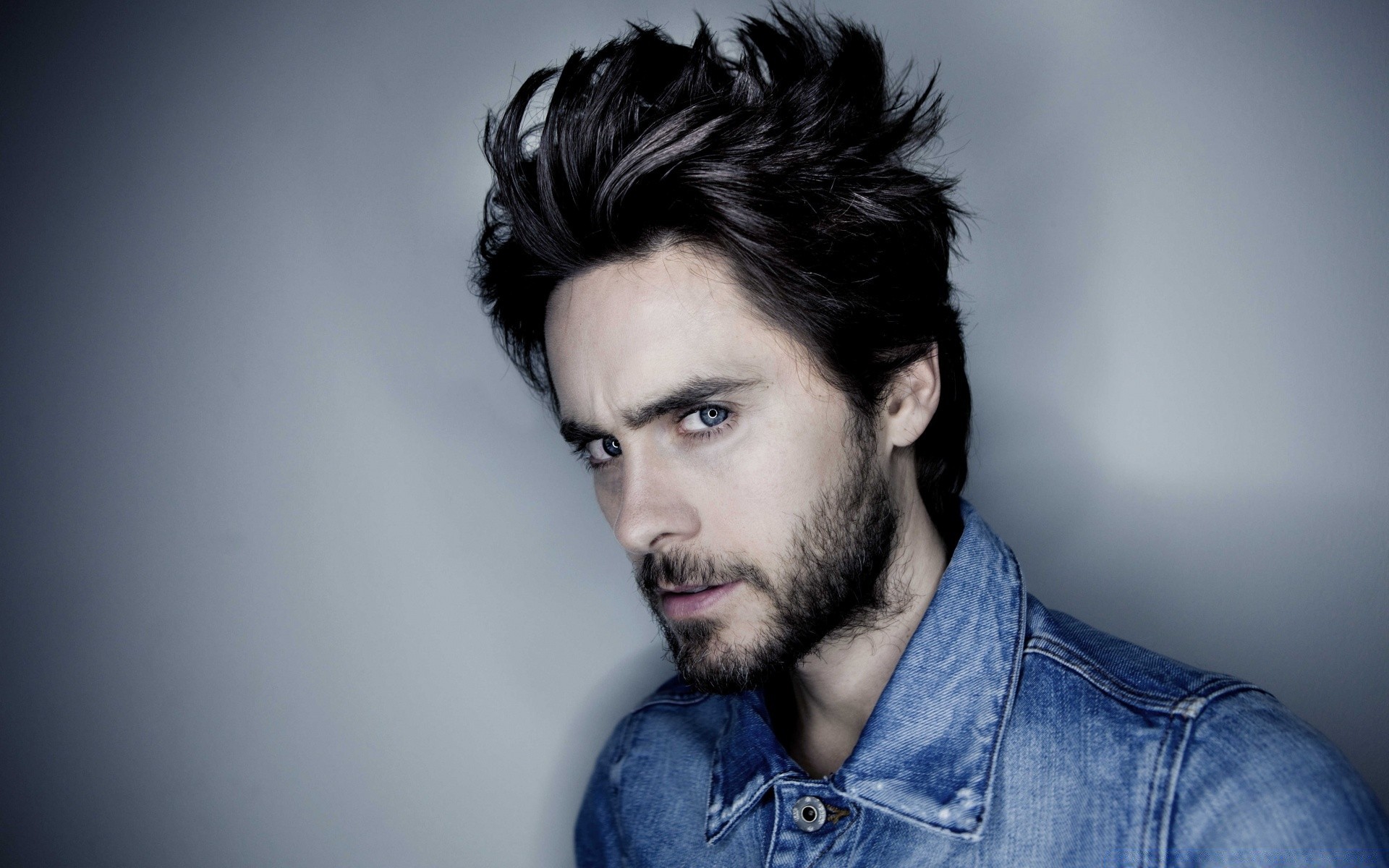 cantante ritratto uomo singolo moda adulto bello modello studio casual faccia