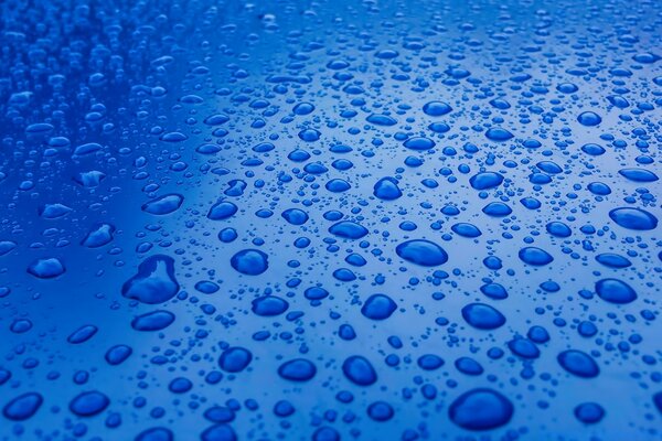 Grandi gocce d acqua sulla superficie